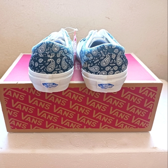 Vans - Picture 3 of 4